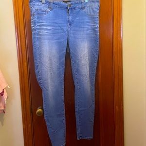 Celebrity Pink light wash skinny Jean size 18